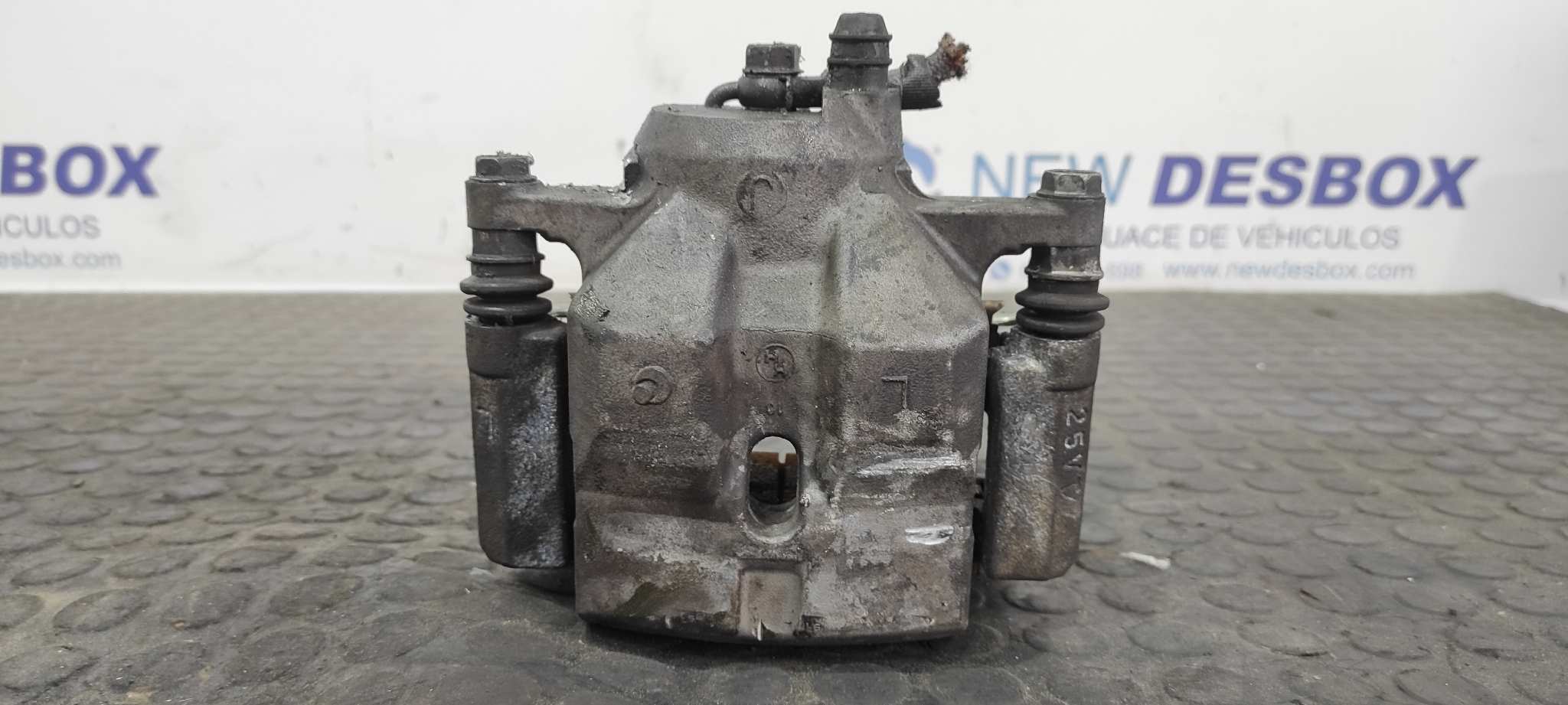 PINZA DE FRENO DELANTERA IZQUIERDA TOYOTA PRIUS (NHW30)