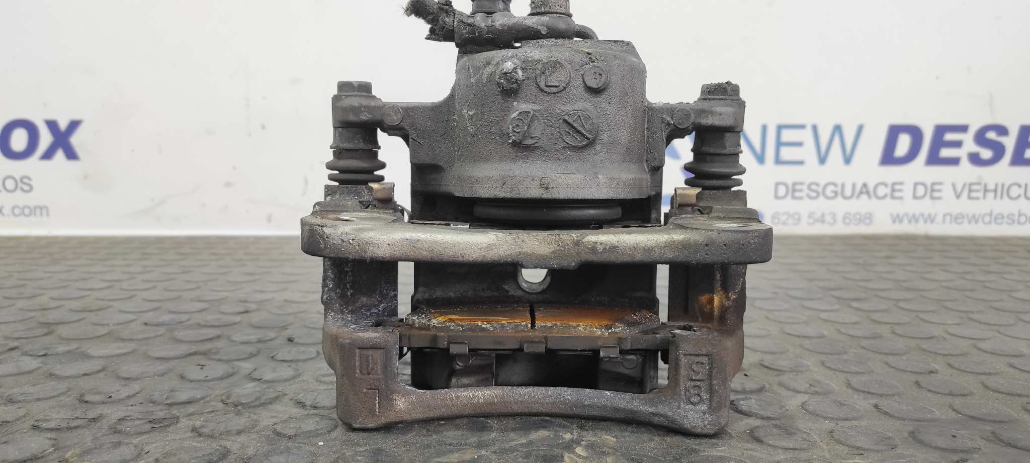 PINZA DE FRENO DELANTERA IZQUIERDA TOYOTA PRIUS (NHW30) - vista 3