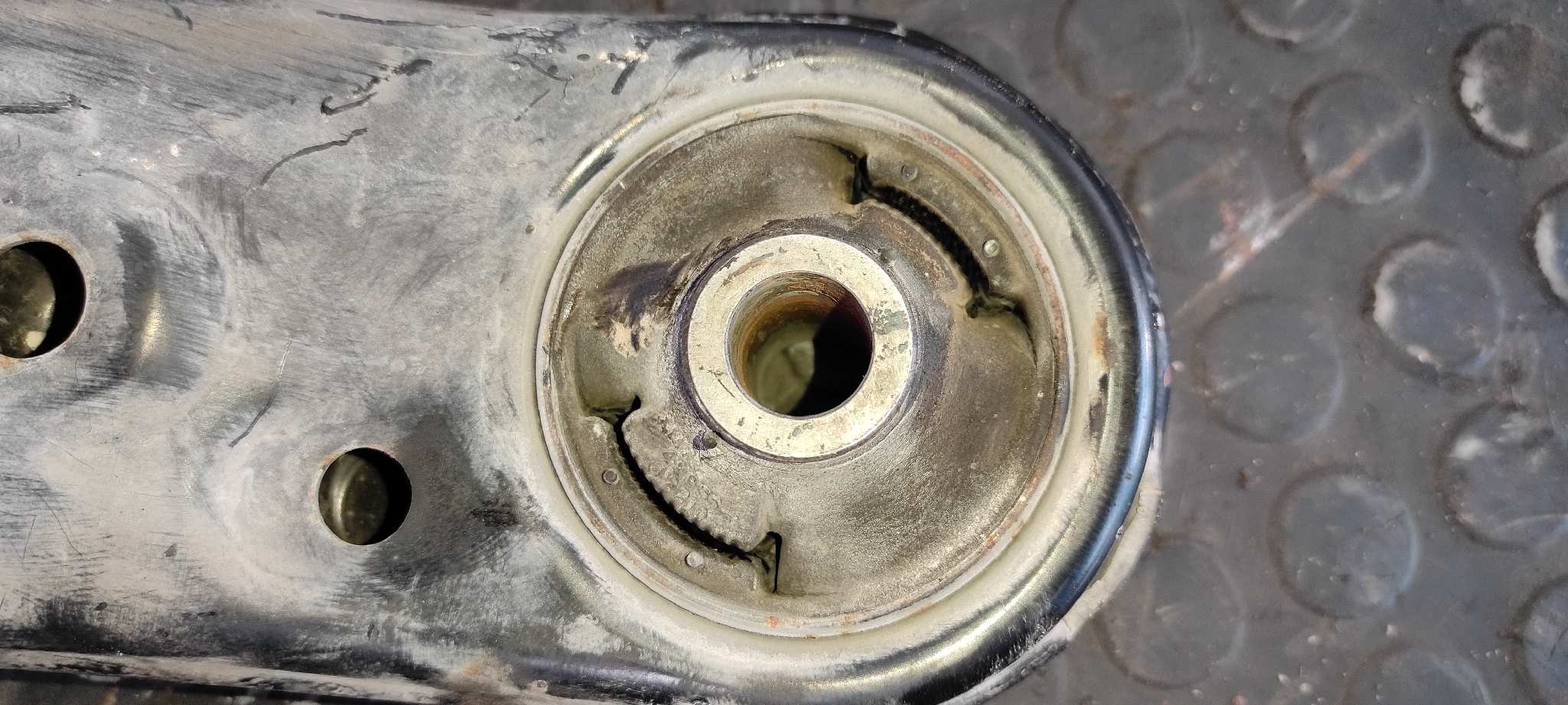 BRAZO DERECHO INFERIOR DELANTERO TOYOTA PRIUS (NHW30) - vista 2