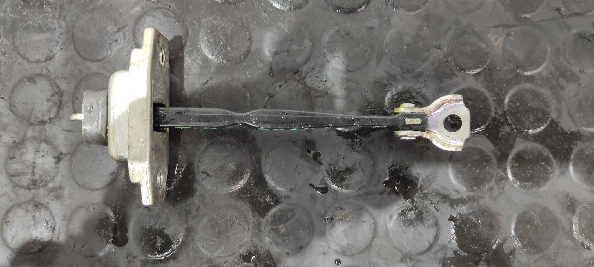 RETENEDOR PUERTA DERECHA TOYOTA PRIUS (NHW30)