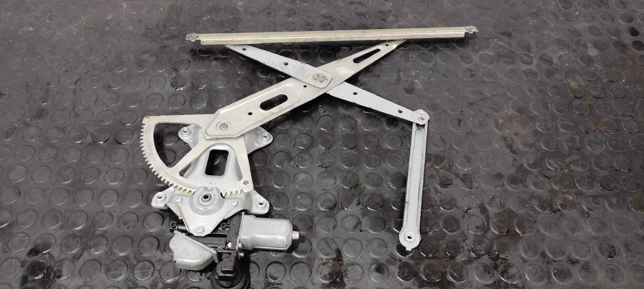 ELEVALUNAS DELANTERO DERECHO TOYOTA PRIUS (NHW30) - vista 2