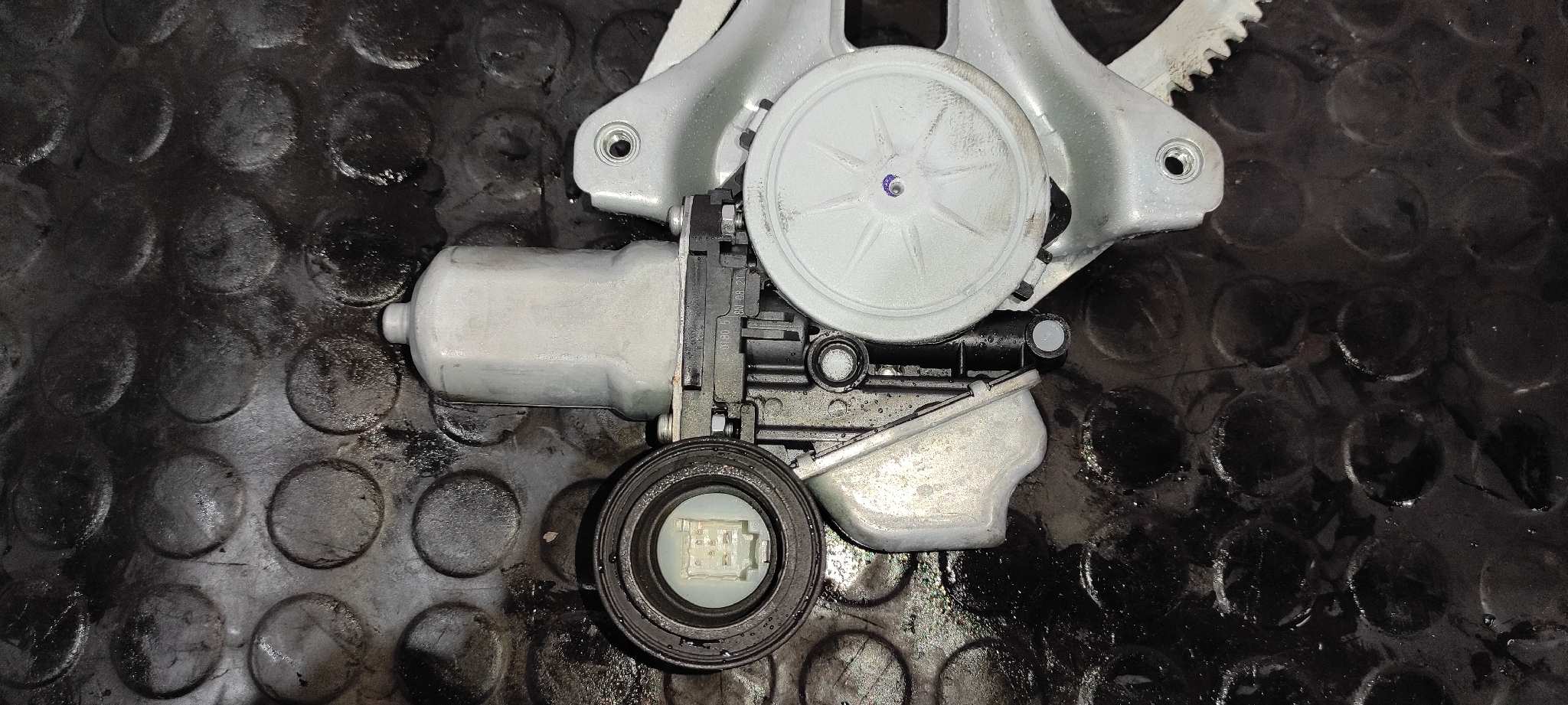 ELEVALUNAS TRASERO DERECHO TOYOTA PRIUS (NHW30) - vista 4