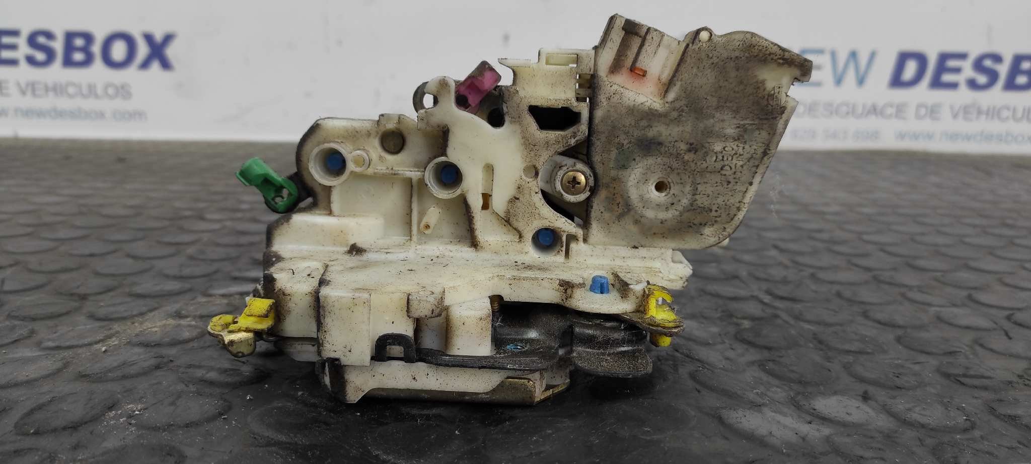 CERRADURA PUERTA DELANTERA DERECHA NISSAN PICK-UP (D22)