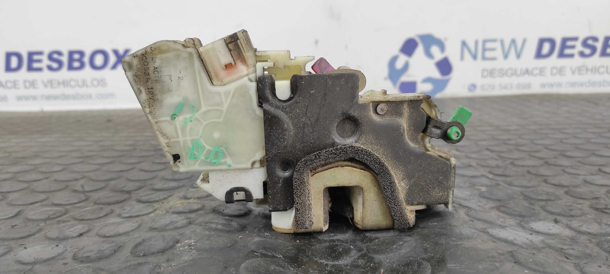 CERRADURA PUERTA DELANTERA DERECHA NISSAN PICK-UP (D22) - vista 3