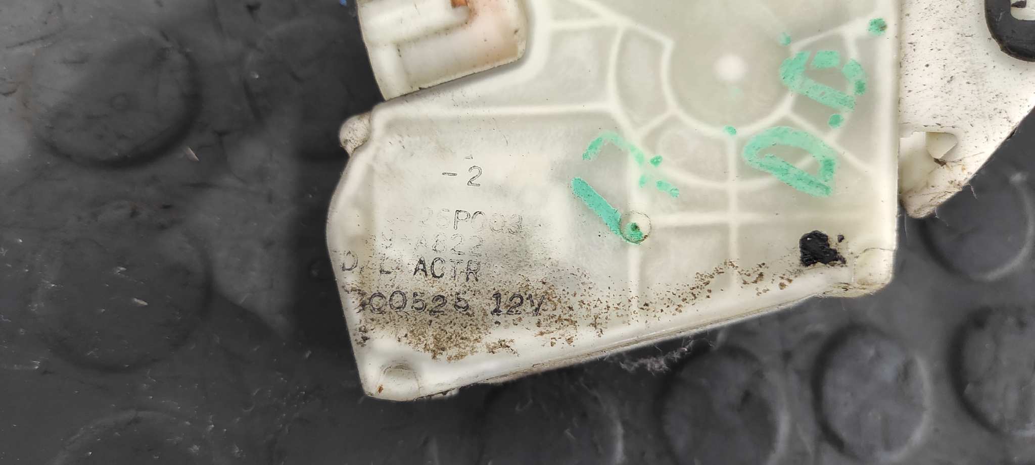 CERRADURA PUERTA DELANTERA DERECHA NISSAN PICK-UP (D22) - vista 2