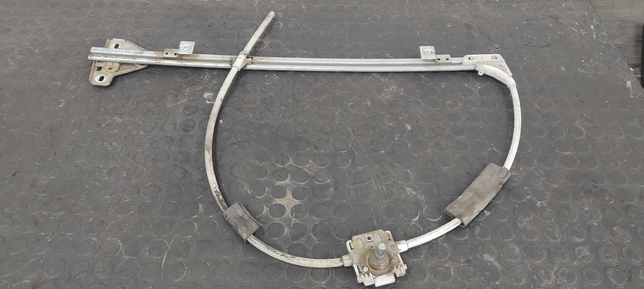 ELEVALUNAS DELANTERO IZQUIERDO RENAULT MASTER DOBLE CABINE, CAJA ABIERTA/CHASIS