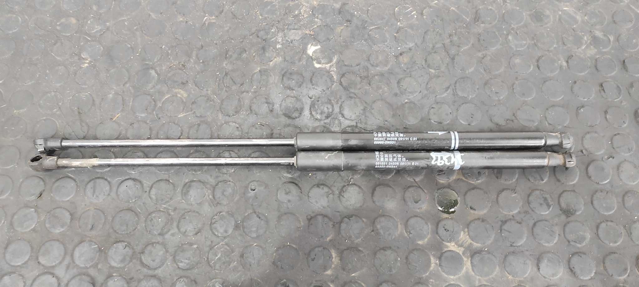 AMORTIGUADORES MALETERO / PORTON TOYOTA PRIUS (NHW30)