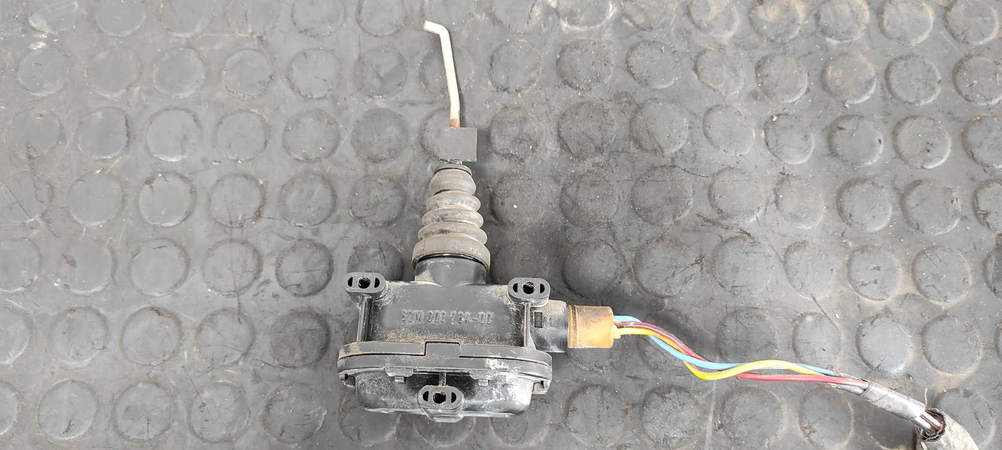 CERRADURA PUERTA DELANTERA IZQUIERDA MERCEDES-BENZ CLASE S (W126) BERLINA+COUPE