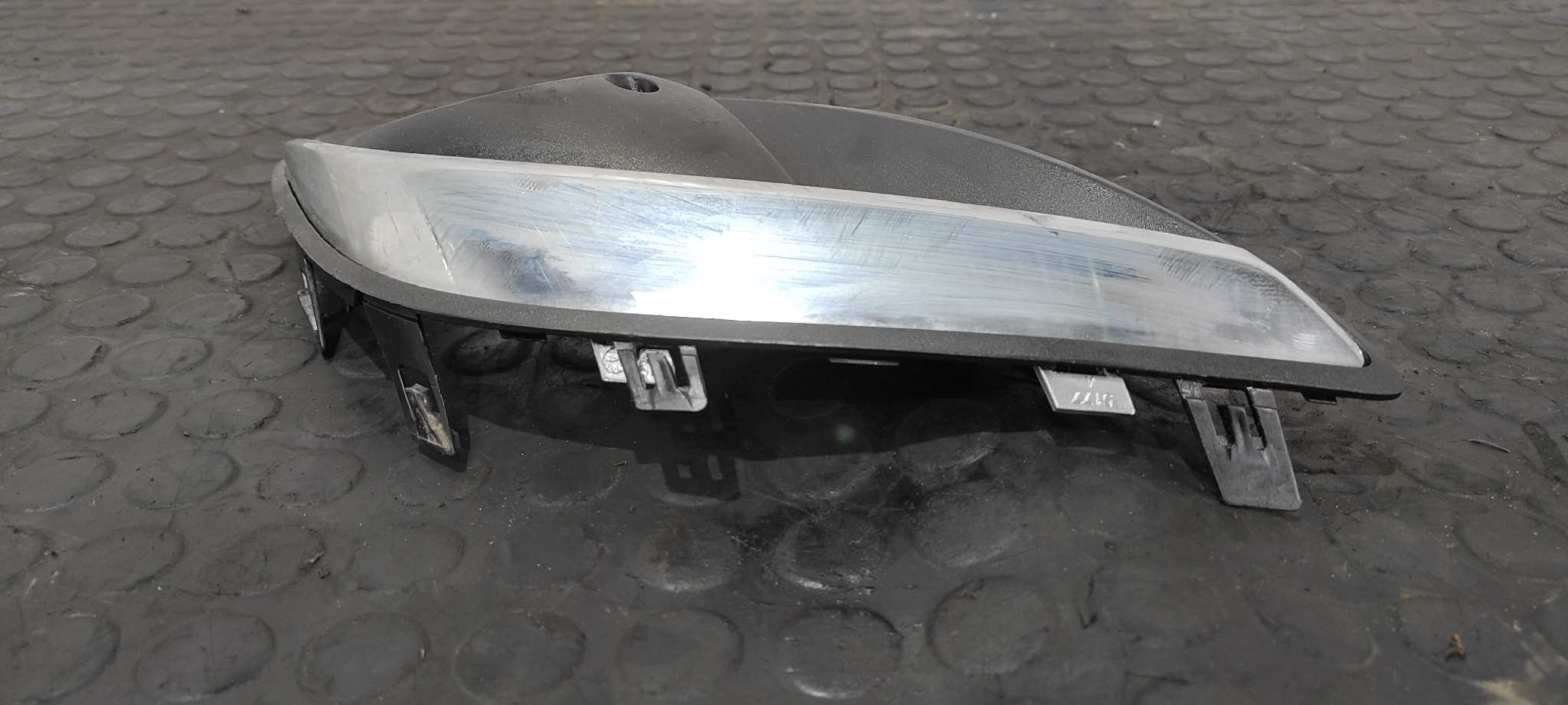 REJILLA PARAGOLPES IZQUIERDA OPEL CORSA D - vista 2