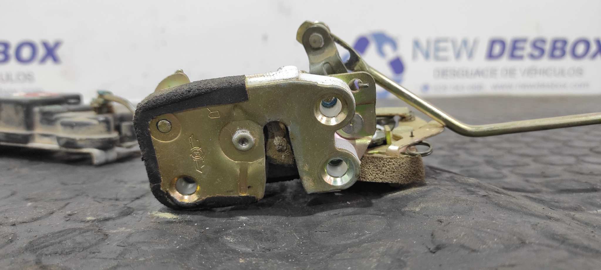 CERRADURA PUERTA TRASERA DERECHA SSANGYONG MUSSO - vista 7