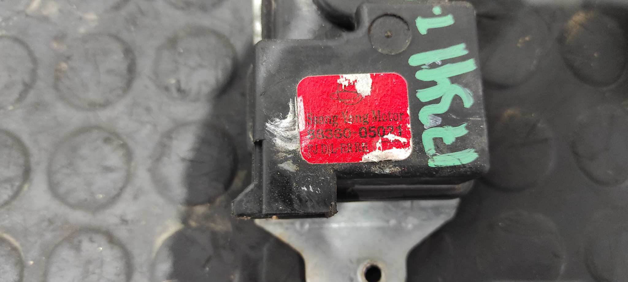 CERRADURA PUERTA TRASERA DERECHA SSANGYONG MUSSO - vista 6