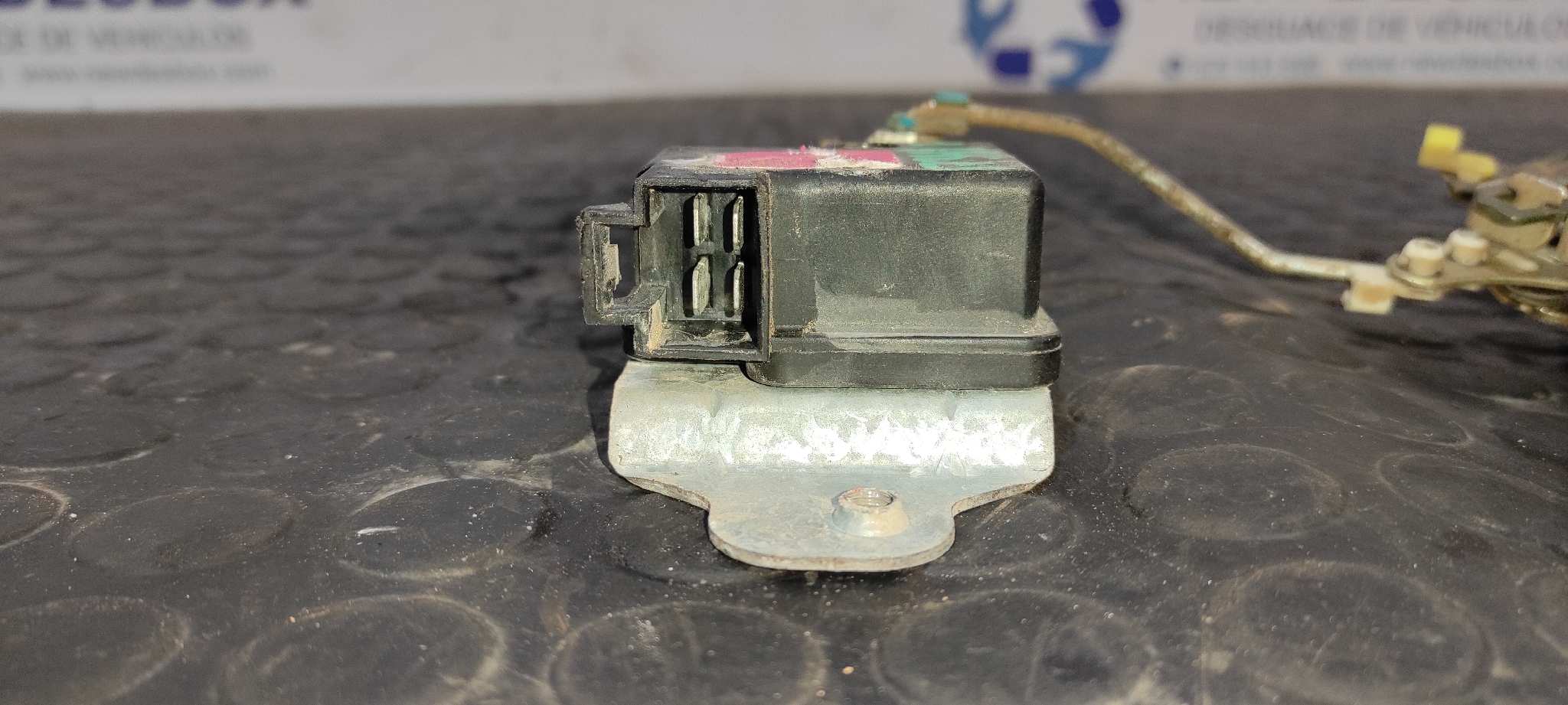 CERRADURA PUERTA TRASERA DERECHA SSANGYONG MUSSO - vista 2