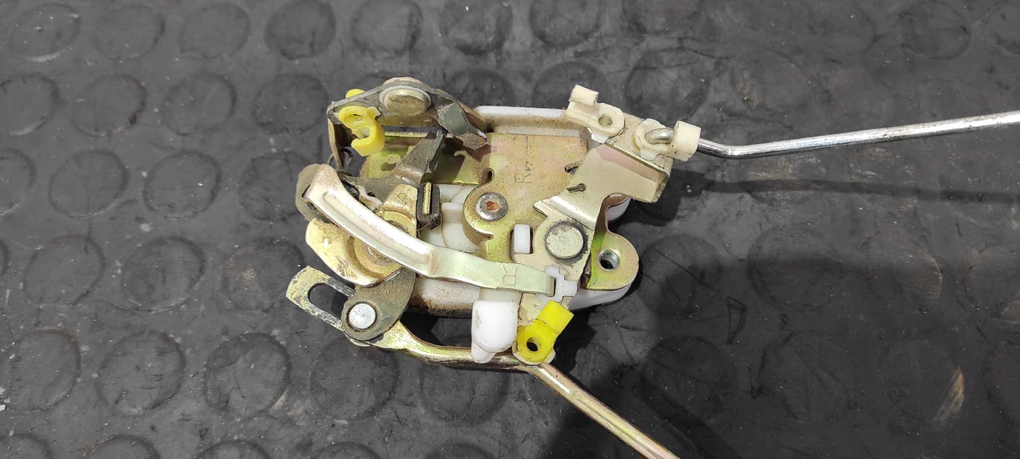 CERRADURA PUERTA DELANTERA DERECHA SSANGYONG MUSSO - vista 6