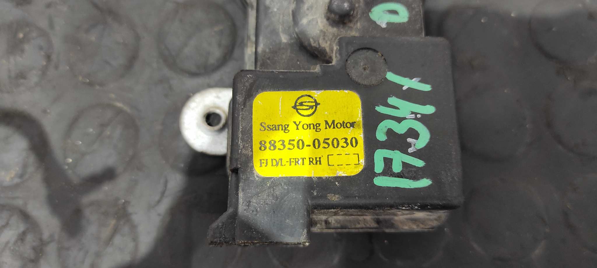 CERRADURA PUERTA DELANTERA DERECHA SSANGYONG MUSSO - vista 2