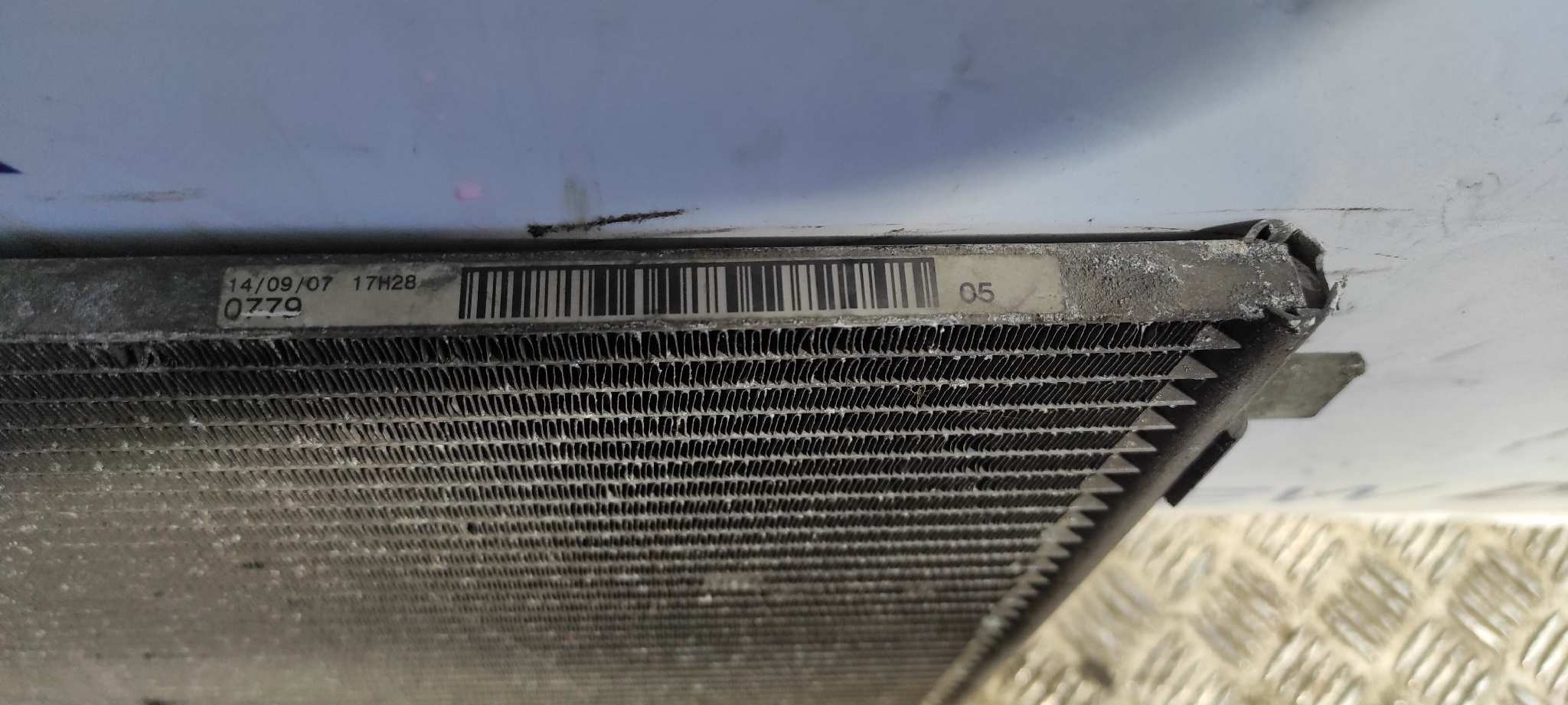 CONDENSADOR / RADIADOR  AIRE ACONDICIONADO NISSAN QASHQAI (J10) - vista 3