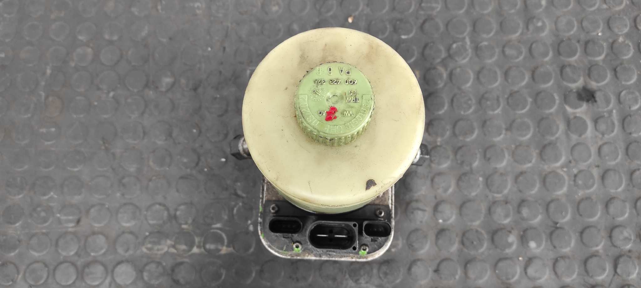 BOMBA DIRECCION VOLKSWAGEN POLO (9N1) - vista 3