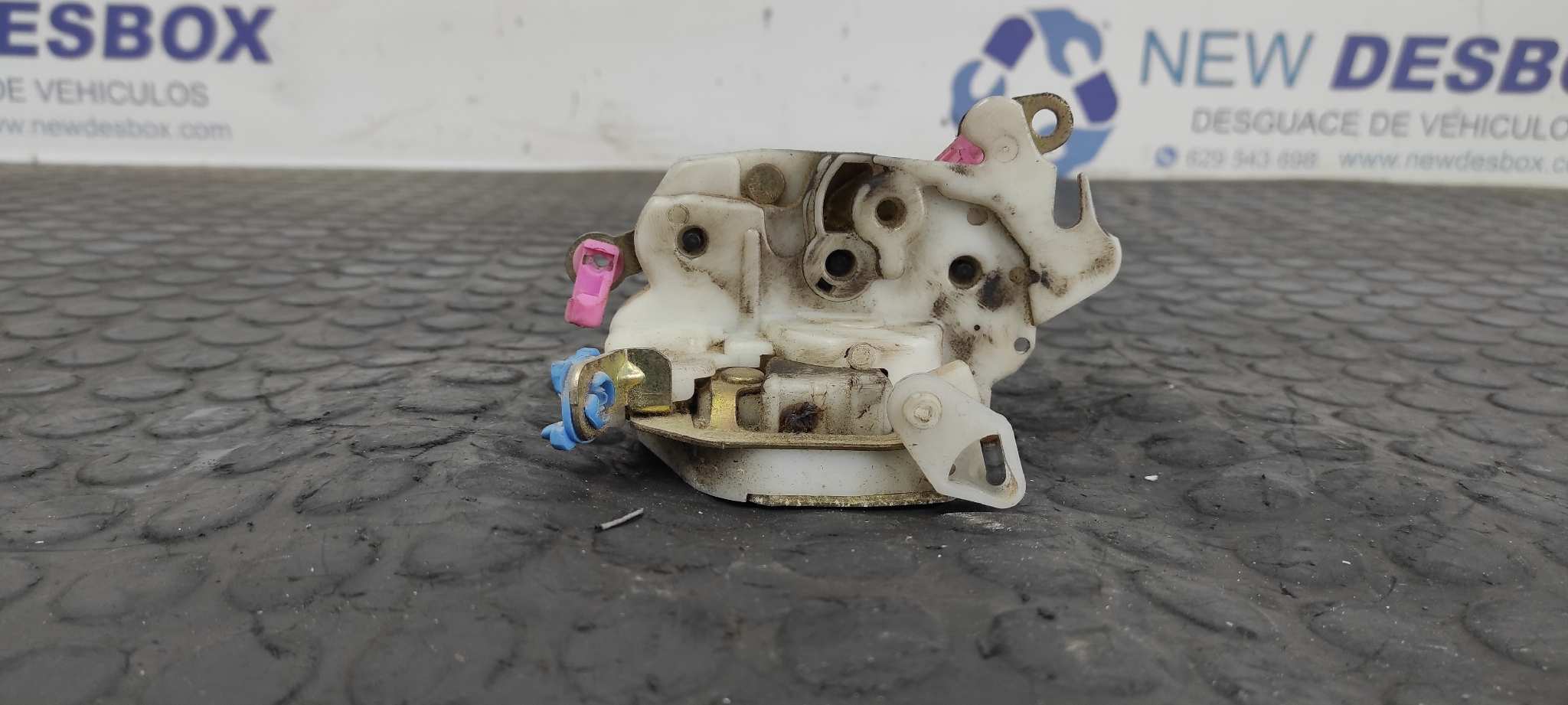 CERRADURA PUERTA DELANTERA DERECHA NISSAN CABSTAR E