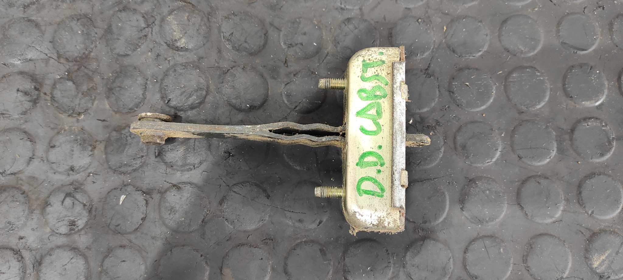 RETENEDOR PUERTA DERECHA NISSAN CABSTAR E