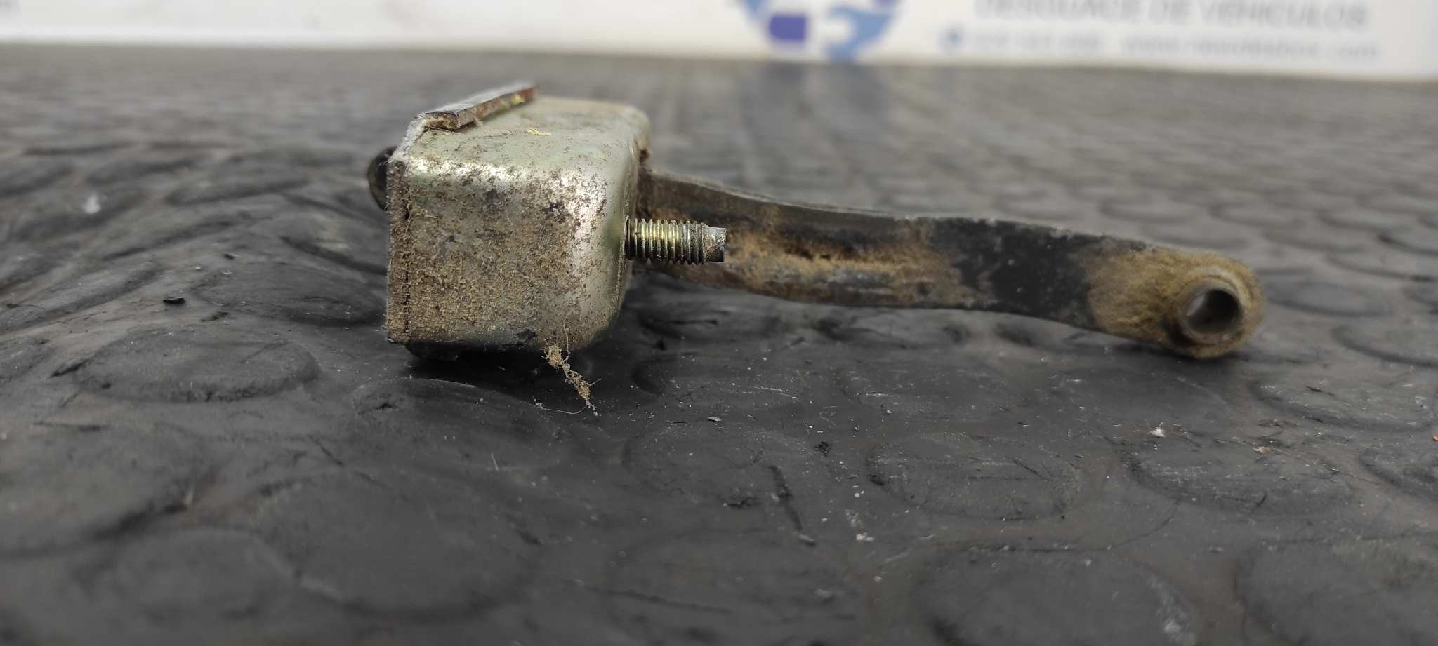 RETENEDOR PUERTA DERECHA NISSAN CABSTAR E - vista 3