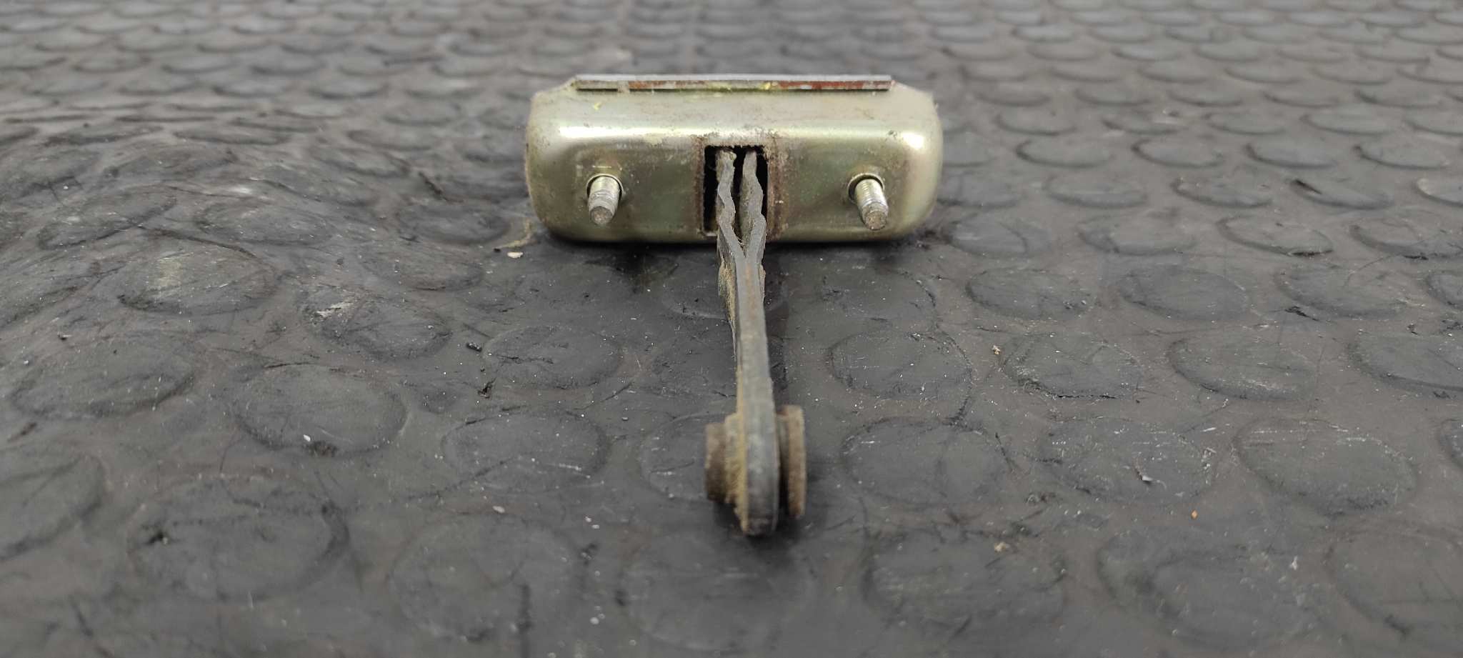 RETENEDOR PUERTA DERECHA NISSAN CABSTAR E - vista 2