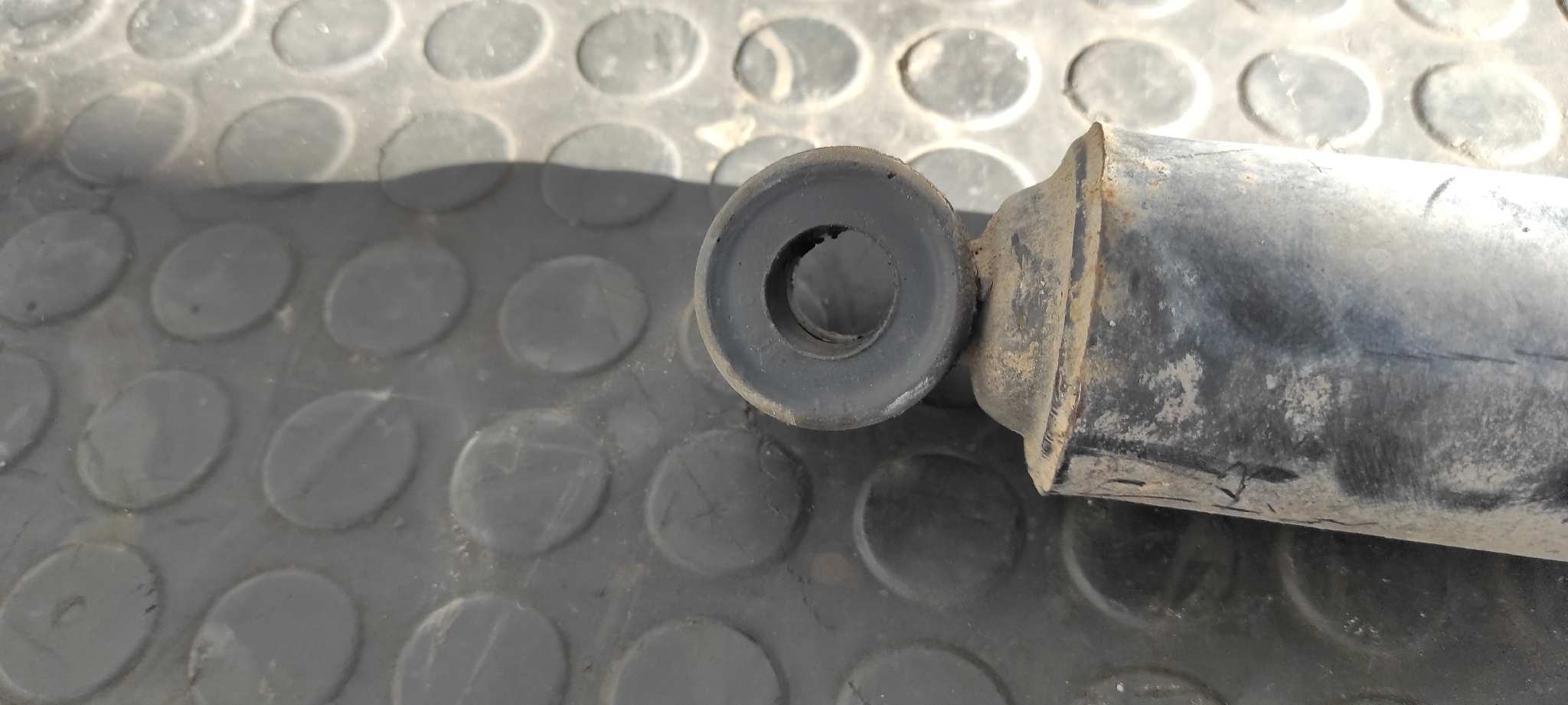 AMORTIGUADOR TRASERO NISSAN TERRANO/TERRANO.II (R20) - vista 9