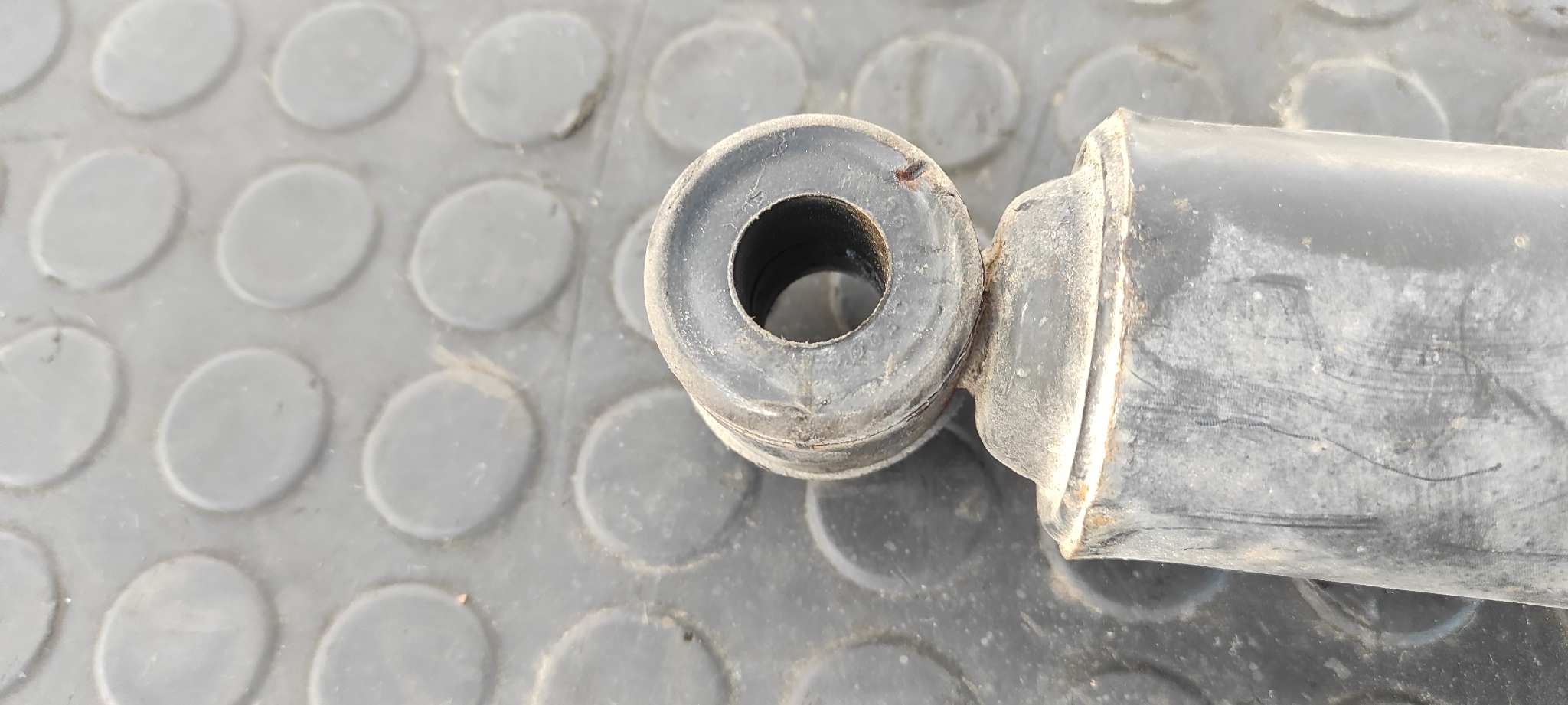 AMORTIGUADOR TRASERO NISSAN TERRANO/TERRANO.II (R20) - vista 7