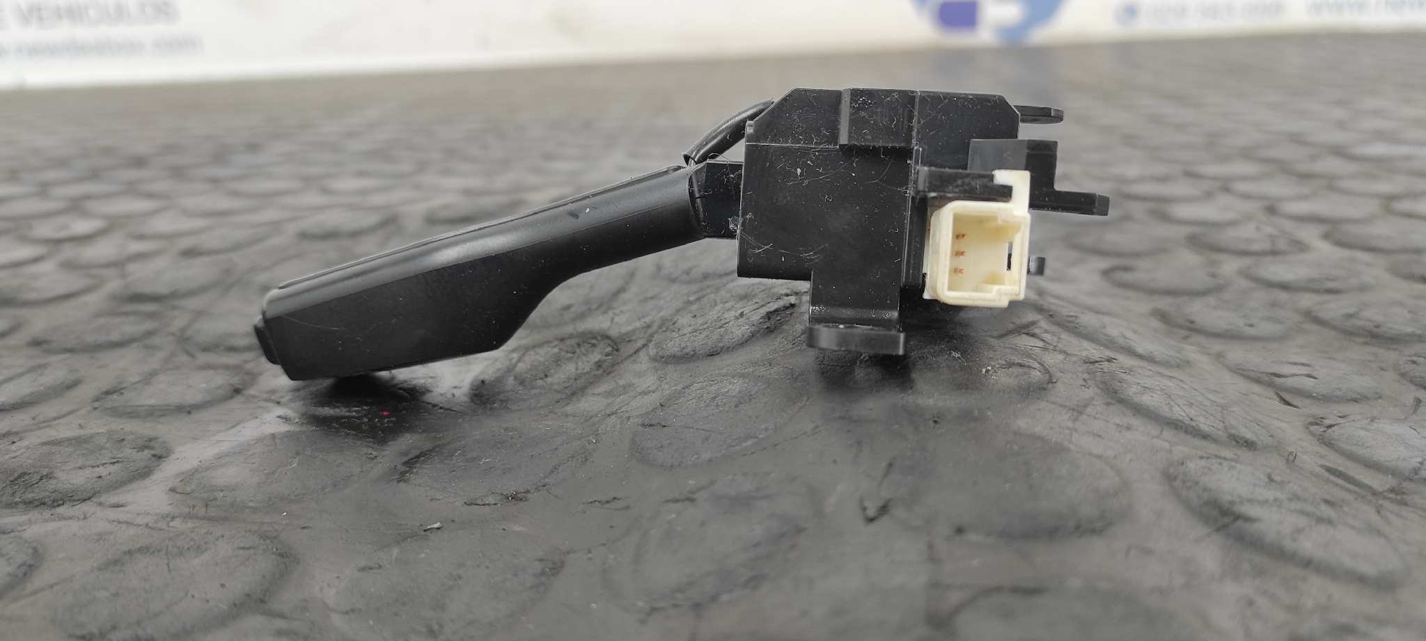 MANDO MULTIFUNCION TOYOTA PRIUS (NHW30) - vista 2