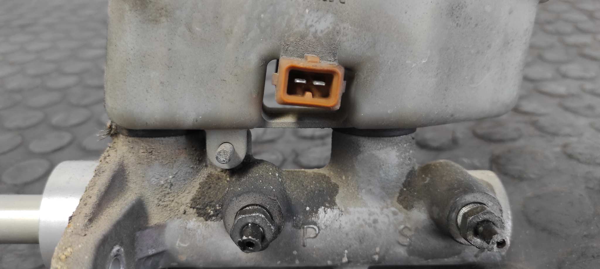 BOMBA FRENO HYUNDAI TUCSON (JM) - vista 3