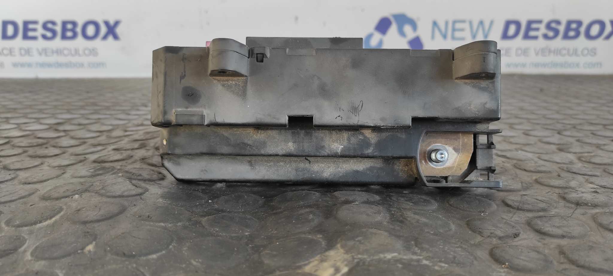 CAJA RELES / FUSIBLES BMW SERIE 7 (E65/E66) - vista 2