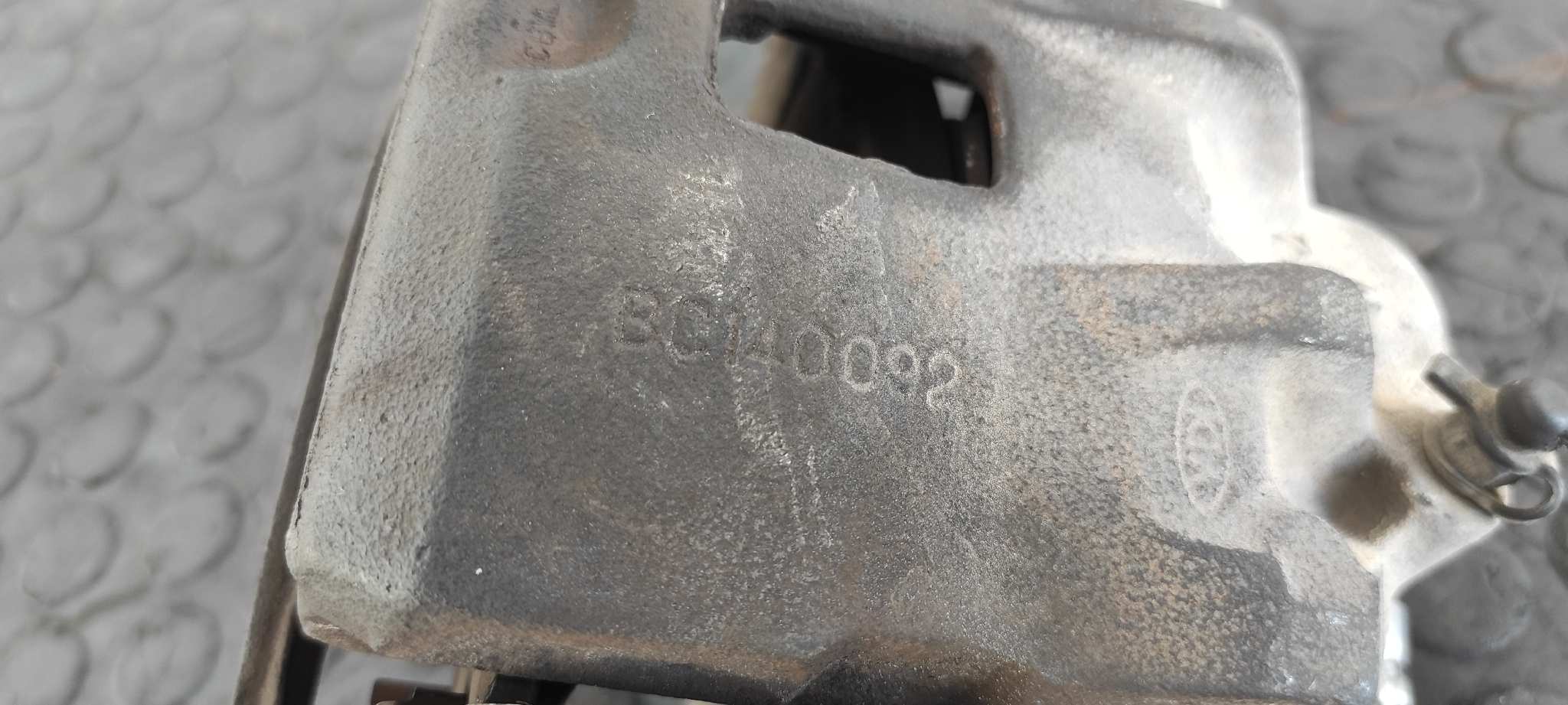 PINZA DE FRENO DELANTERA IZQUIERDA HYUNDAI TUCSON (JM) - vista 3