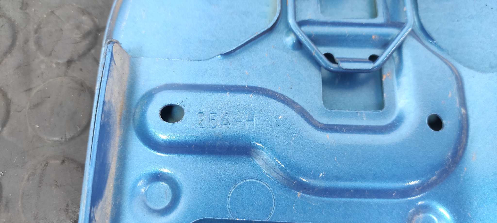 TAPA EXTERIOR COMBUSTIBLE DACIA SANDERO - vista 3