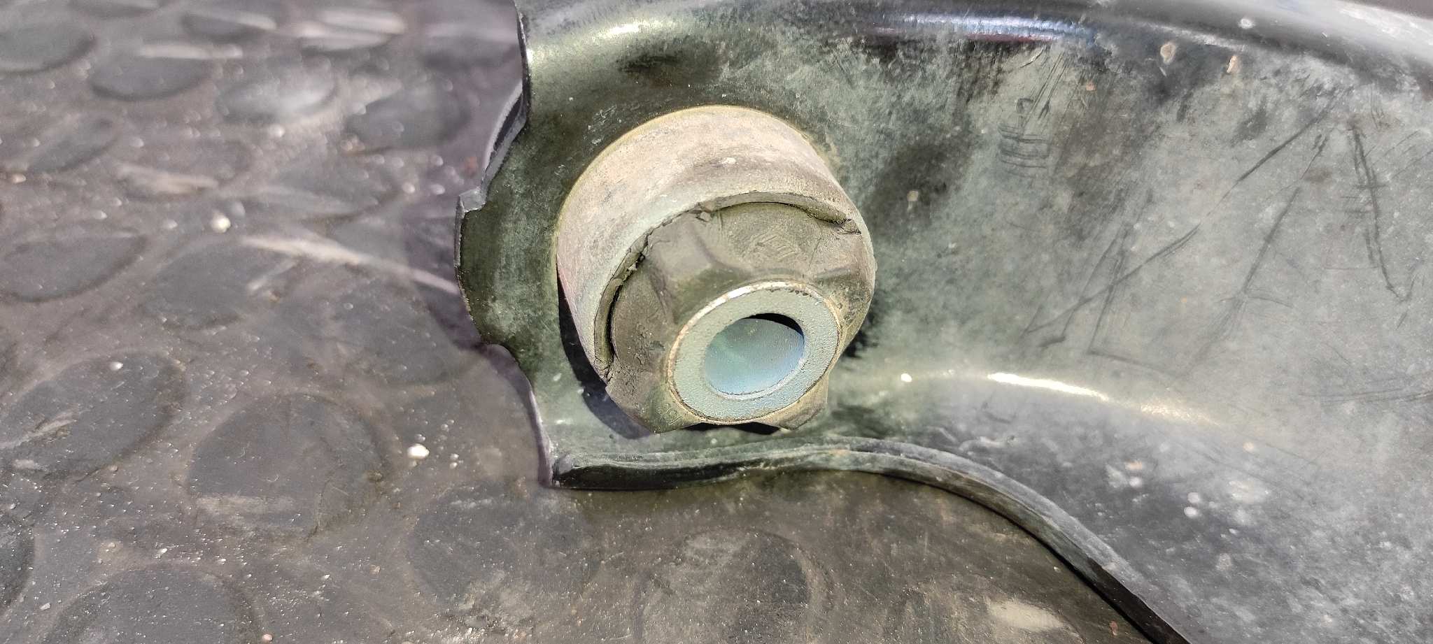 BRAZO DERECHO INFERIOR DELANTERO DACIA SANDERO - vista 9