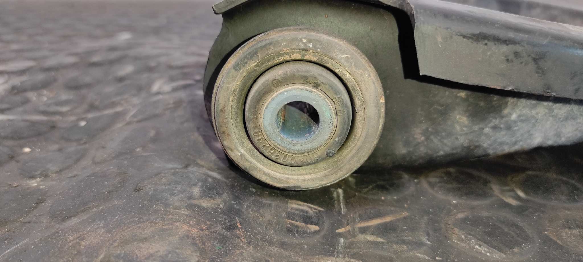 BRAZO DERECHO INFERIOR DELANTERO DACIA SANDERO - vista 4