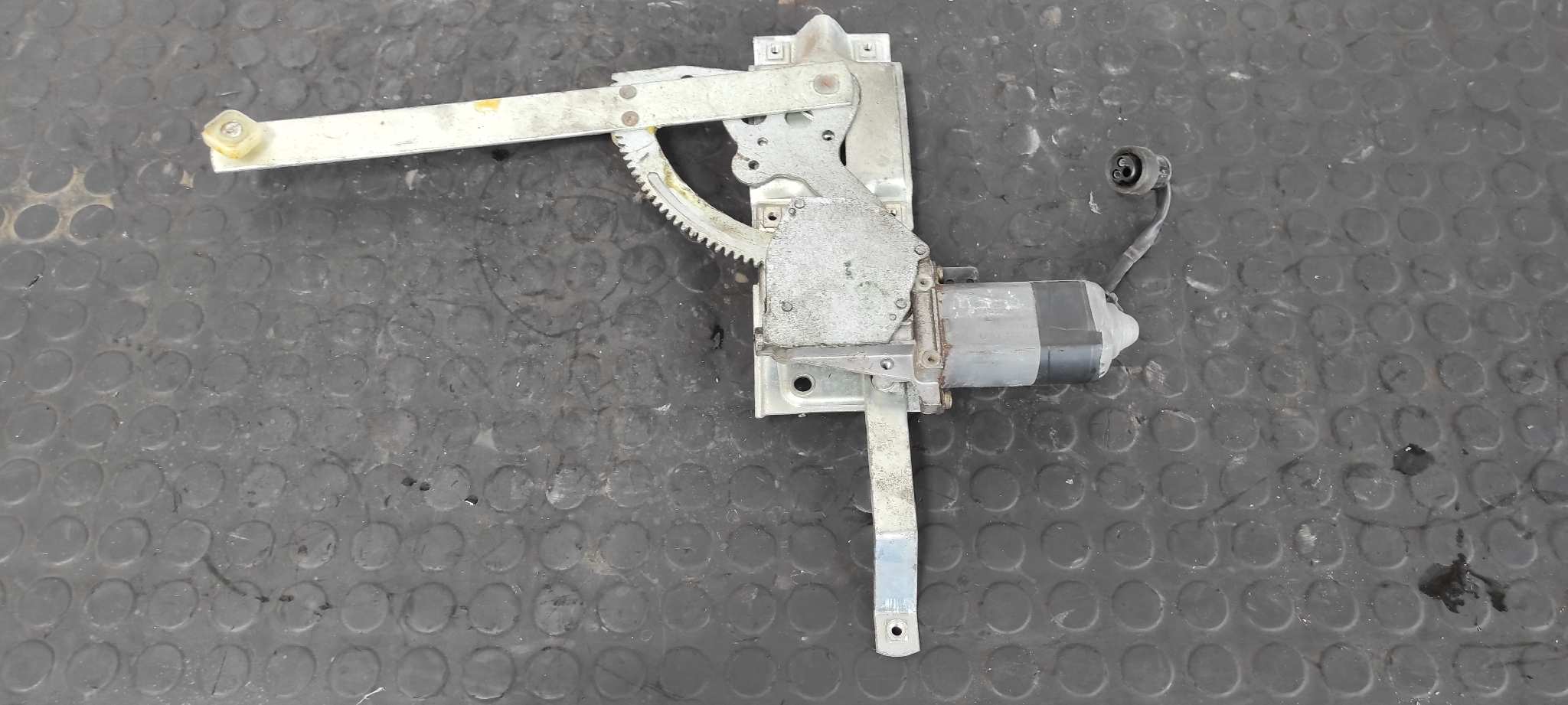 ELEVALUNAS TRASERO DERECHO LAND ROVER DISCOVERY (SALLJG/LJ)