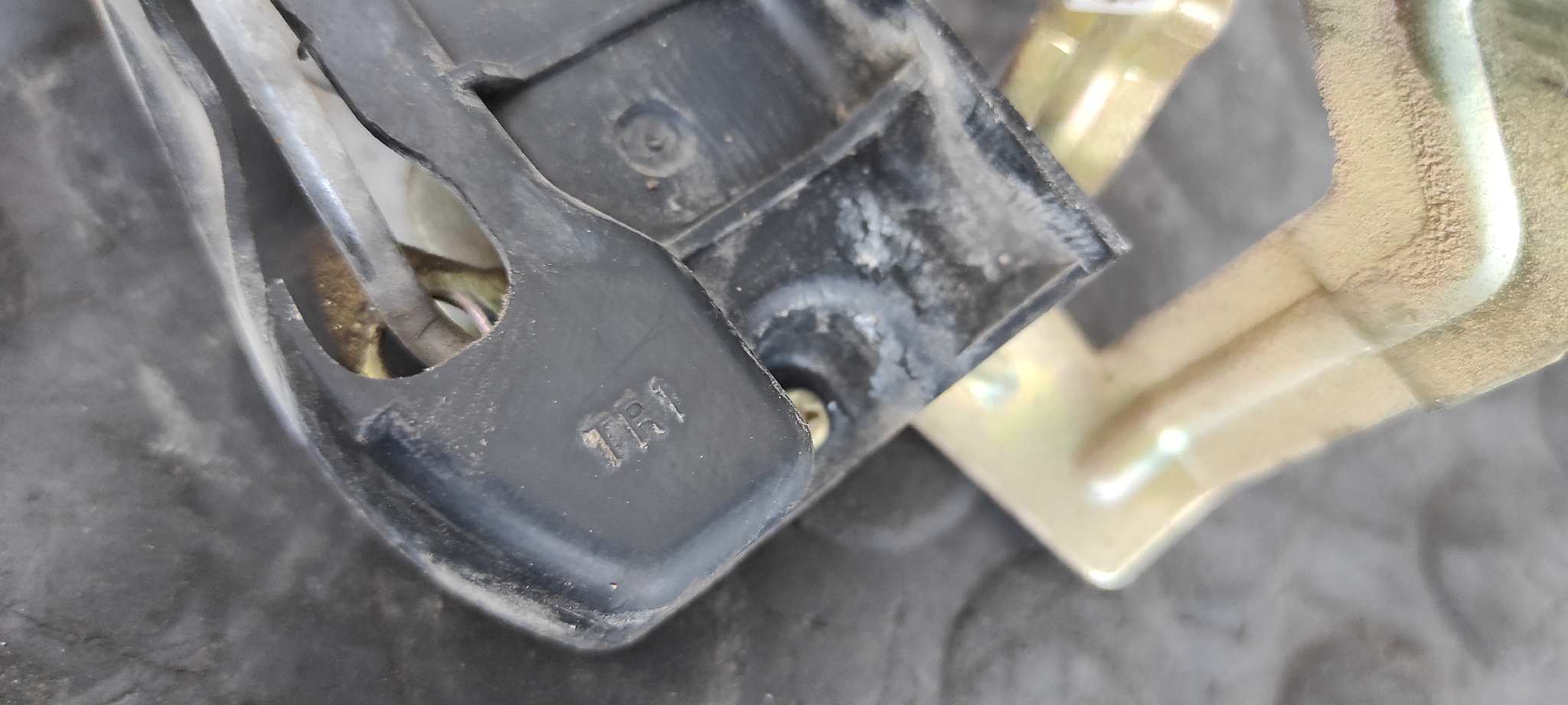 CERRADURA PUERTA DELANTERA DERECHA FORD RANGER (ER) - vista 3