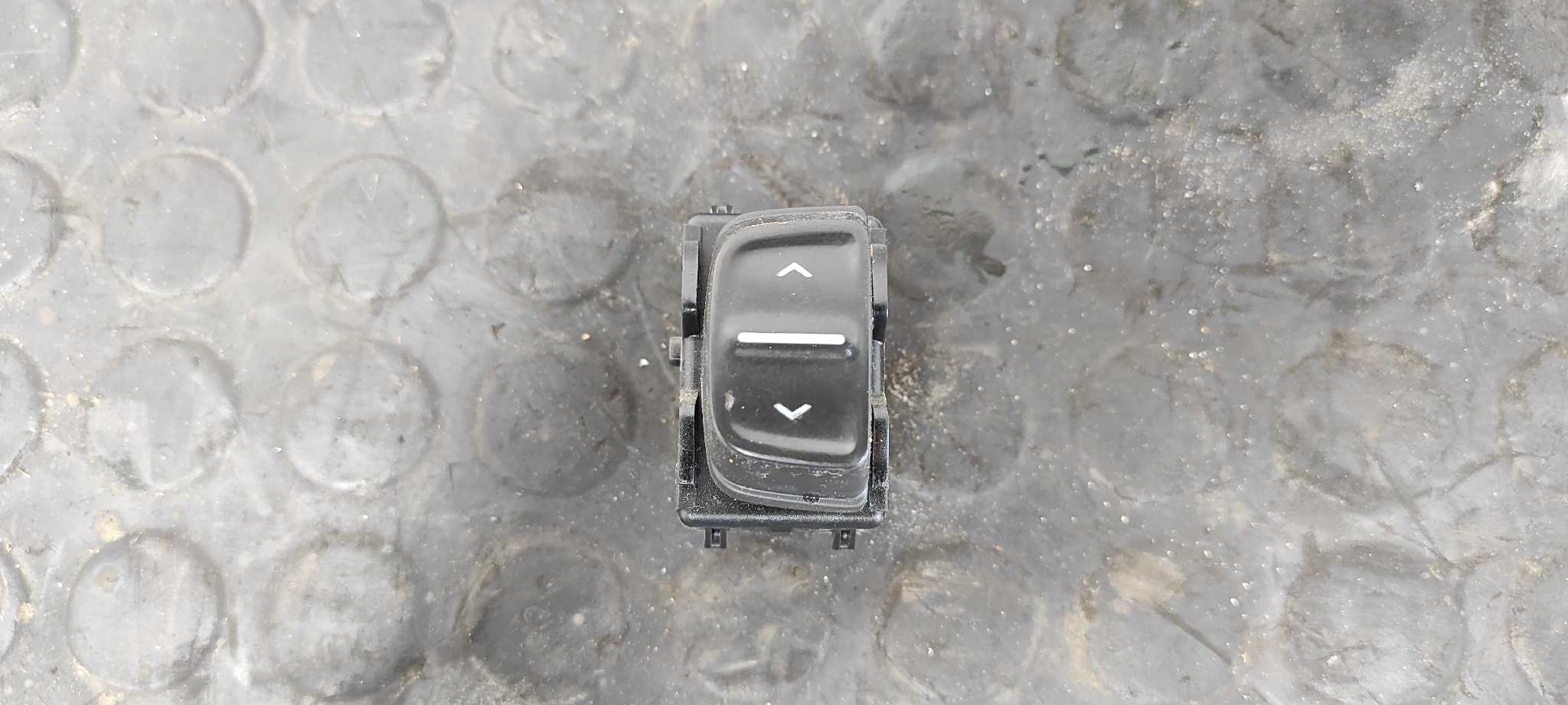 MANDO ELEVALUNAS DELANTERO IZQUIERDO DACIA SANDERO