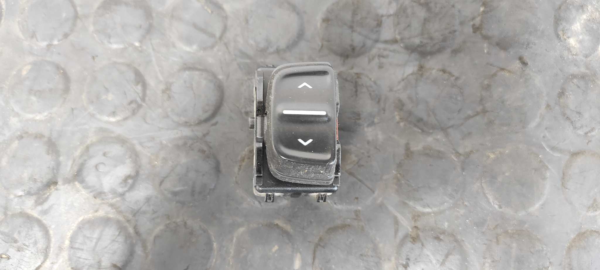 MANDO ELEVALUNAS DELANTERO DERECHO DACIA SANDERO