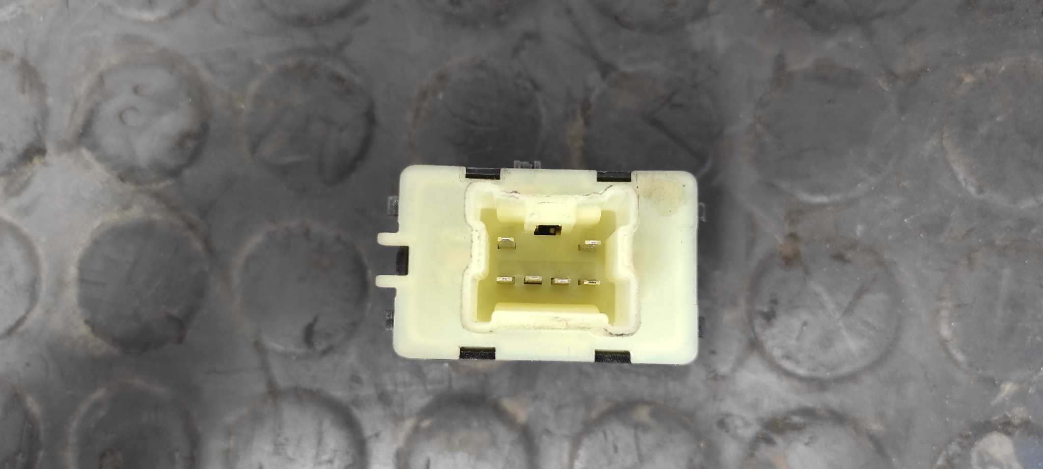 MANDO ELEVALUNAS DELANTERO DERECHO DACIA SANDERO - vista 3