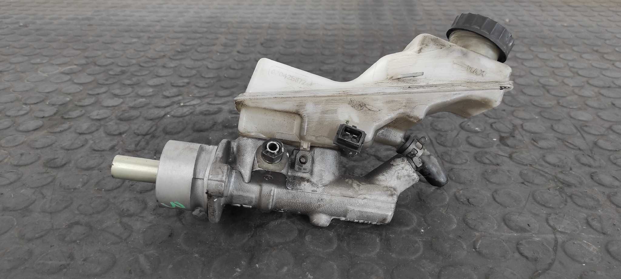 BOMBA FRENO TOYOTA AVENSIS BERLINA (T25)