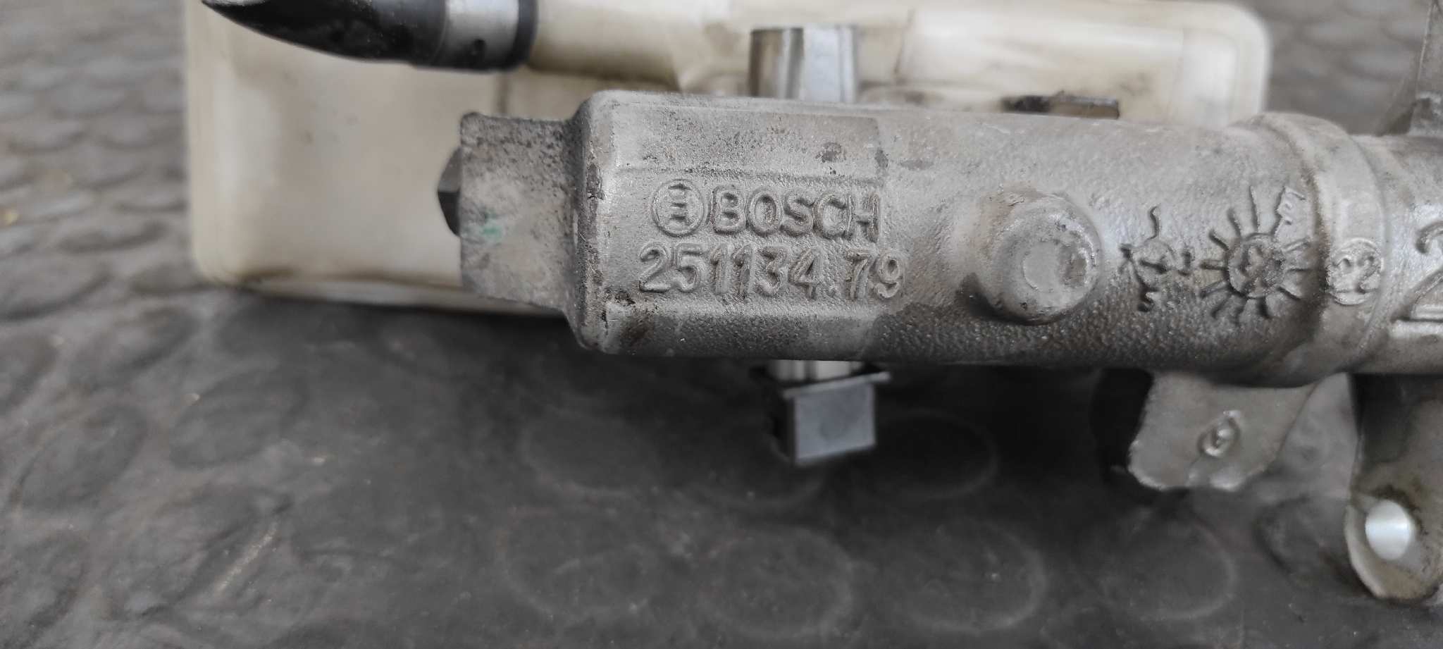 BOMBA FRENO TOYOTA AVENSIS BERLINA (T25) - vista 2