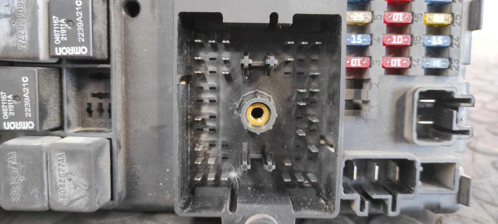 CAJA RELES / FUSIBLES CHRYSLER JEEP GR.CHEROKEE (WJ/WG) - vista 3