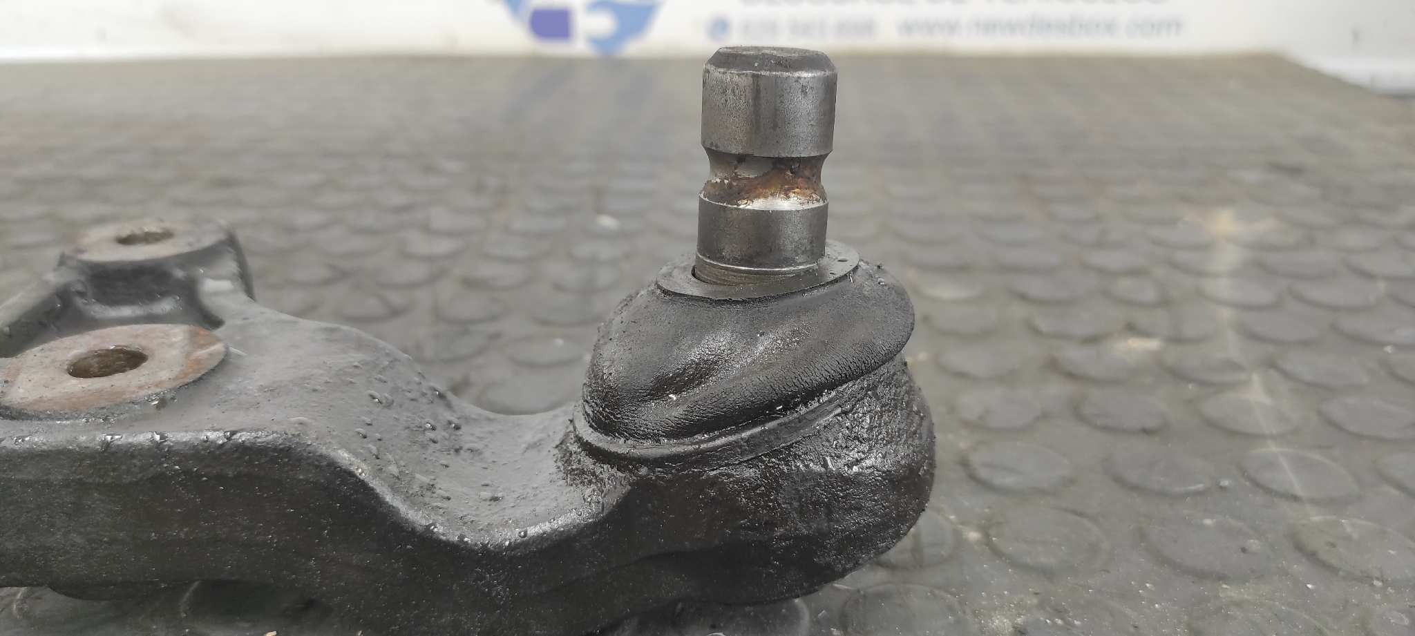 BRAZO DERECHO INFERIOR DELANTERO KIA CARNIVAL - vista 7