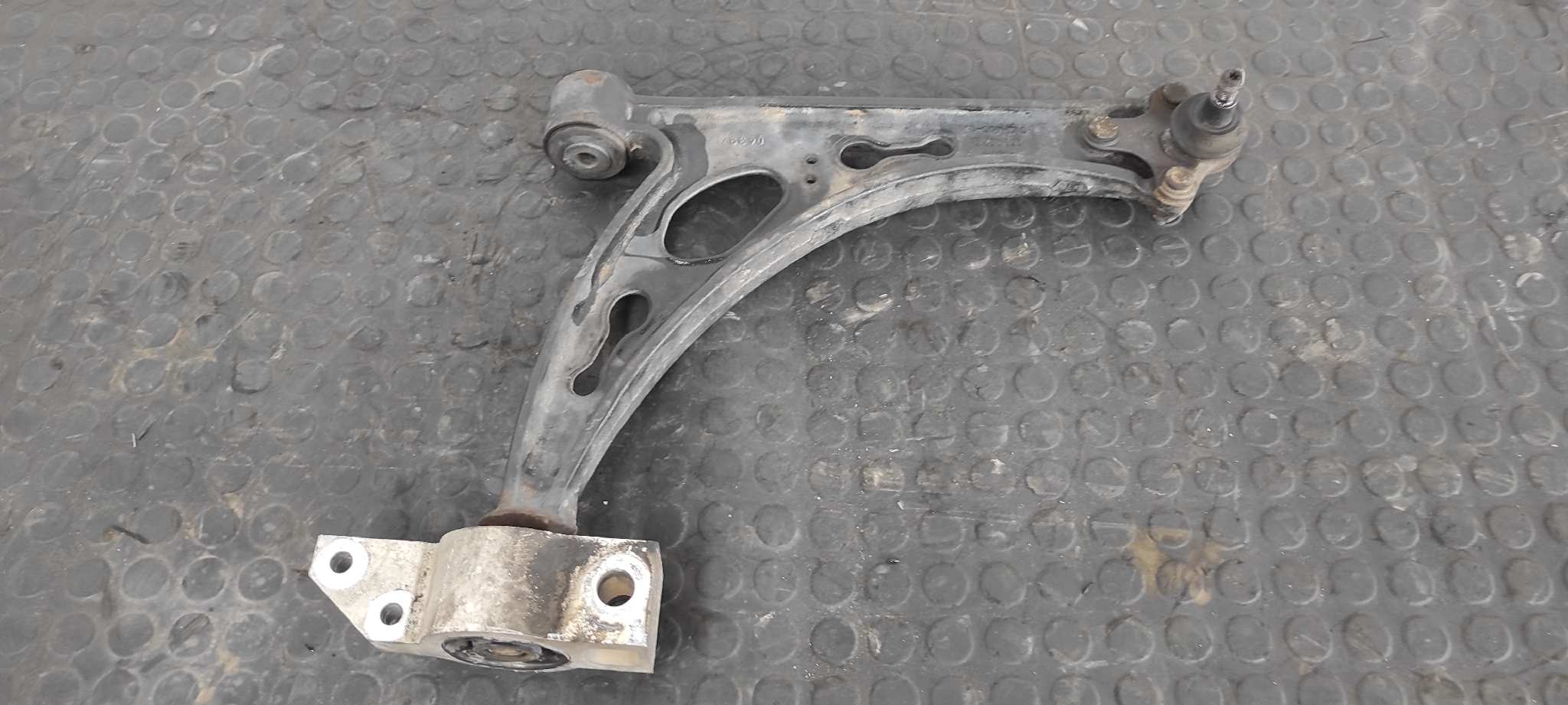 BRAZO DERECHO INFERIOR DELANTERO AUDI A3 (8P)