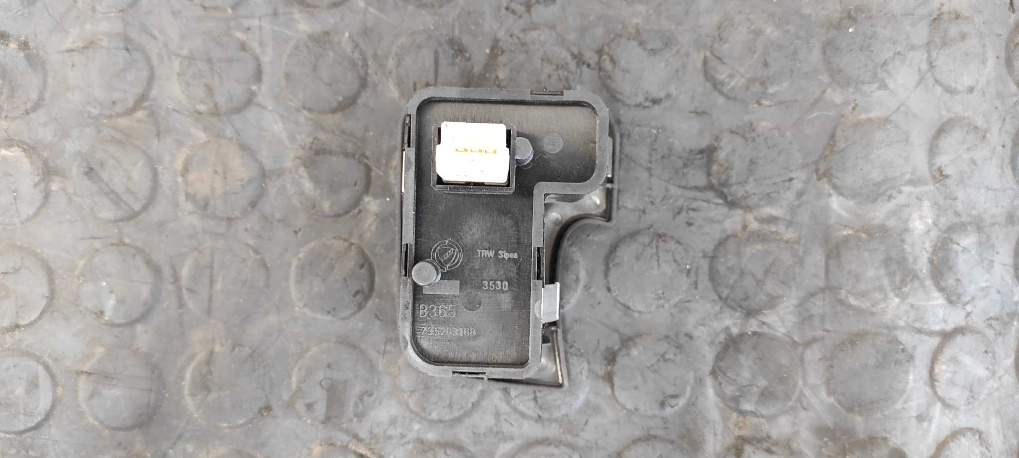 MANDO ELEVALUNAS TRASERO IZQUIERDO ALFA ROMEO 147 (190) - vista 4