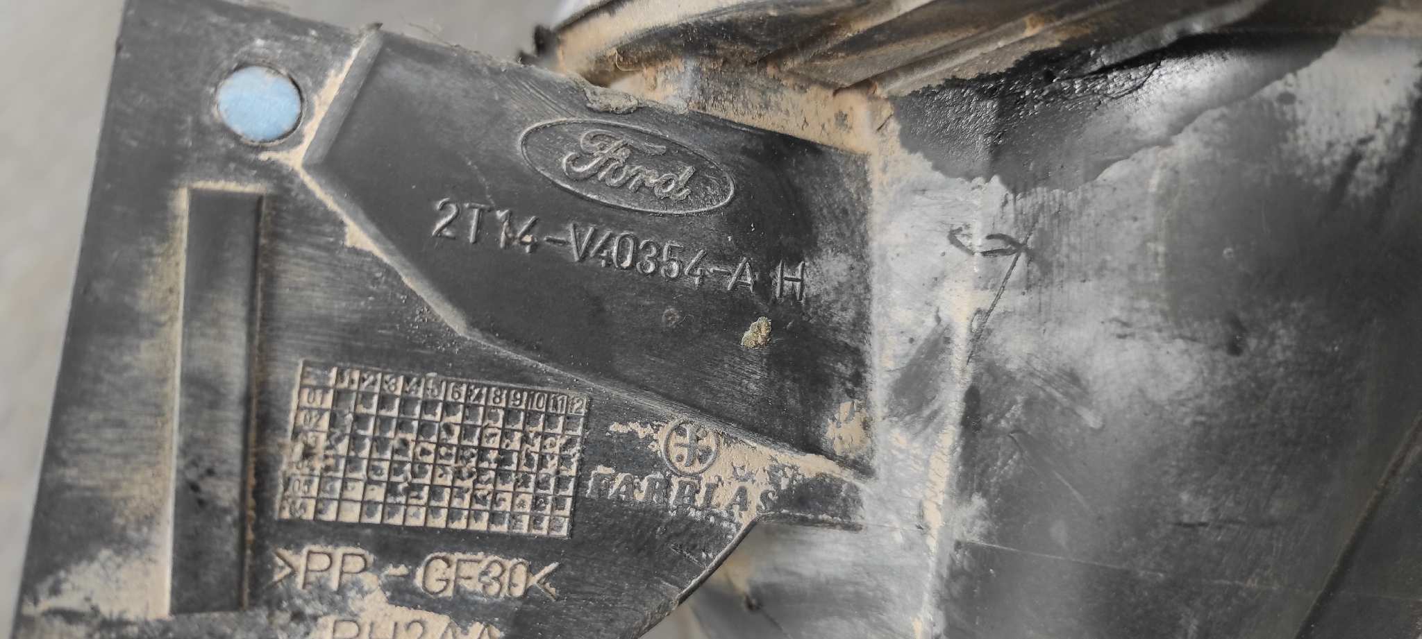 TAPA EXTERIOR COMBUSTIBLE FORD TOURNEO CONNECT (TC7) - vista 6