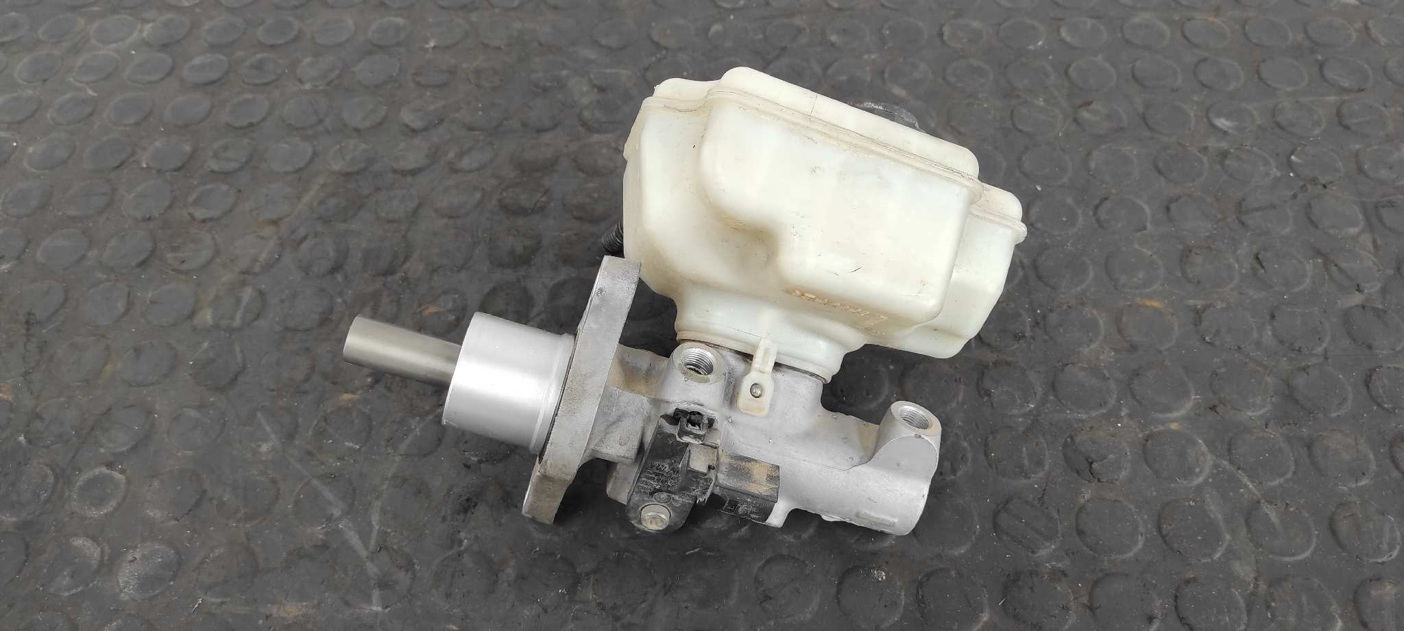 BOMBA FRENO VOLKSWAGEN GOLF VI (5K1) - vista 7