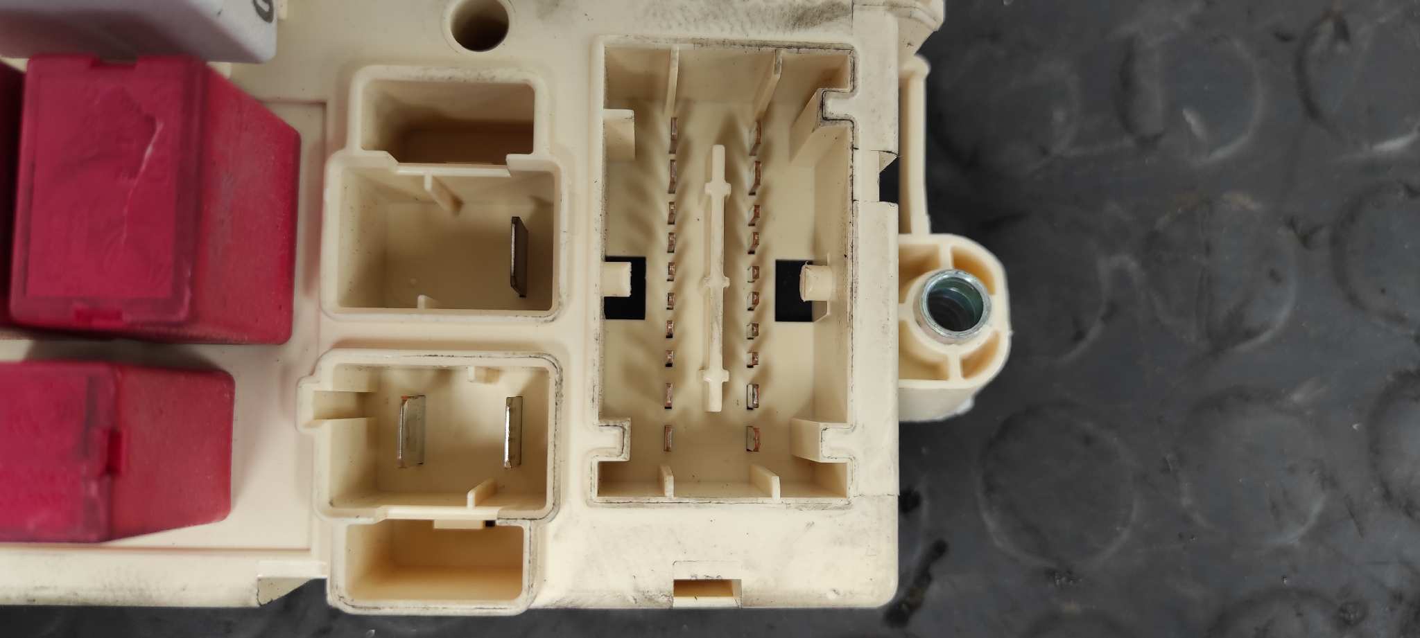 CAJA RELES / FUSIBLES FIAT BRAVO (198) - vista 2