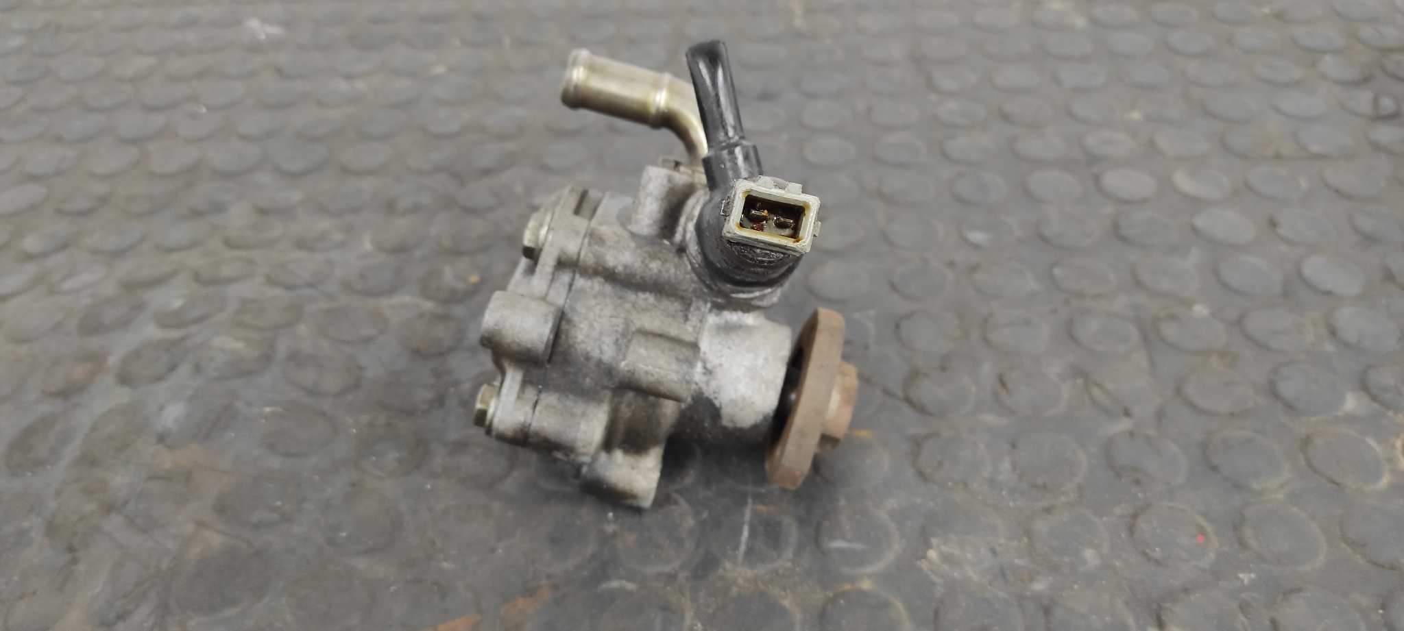 BOMBA DIRECCION SEAT CORDOBA BERLINA (6K2) - vista 6