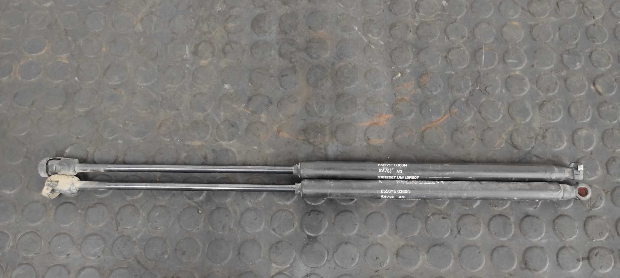 AMORTIGUADORES MALETERO / PORTON FIAT BRAVO (198)