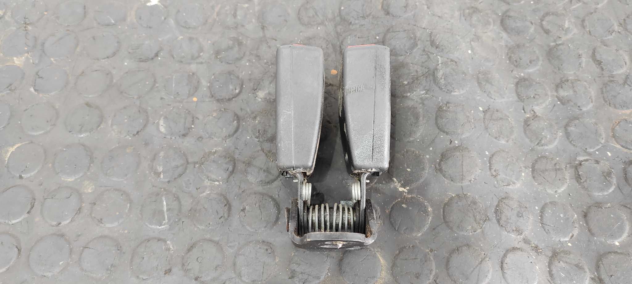 ENGANCHE CINTURON  TRASERO MEDIO DOBLE  FORD FOCUS BERLINA (CAP)